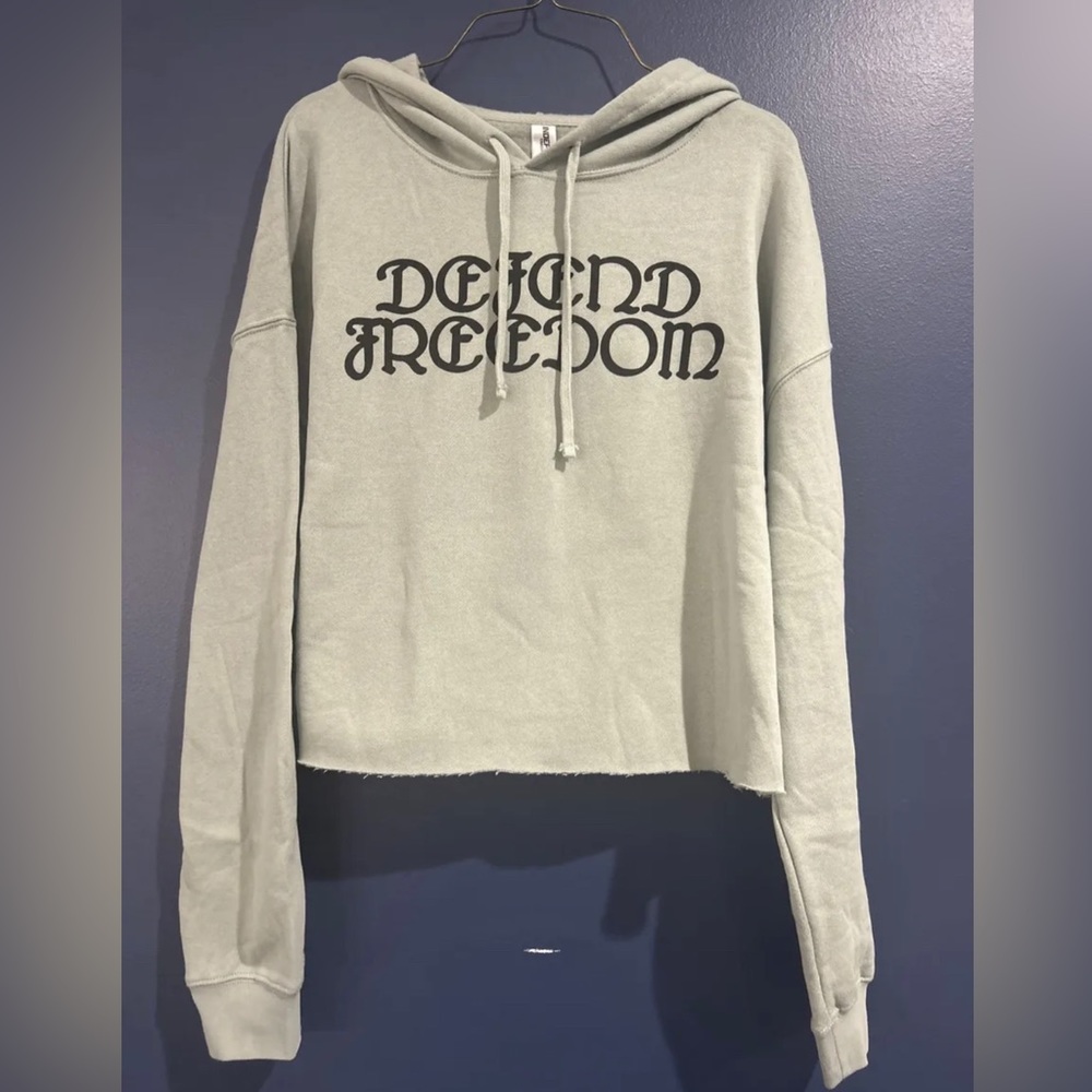 New Women’s Defend Freedom hooded cutoff sweatshirt-Size Large
